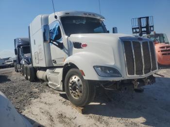  Salvage Peterbilt 579