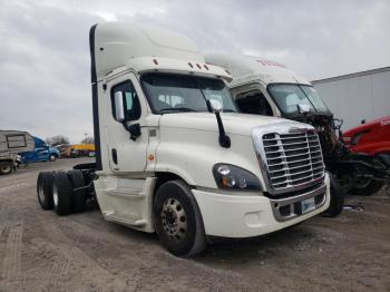  Salvage Freightliner Cascadia 1