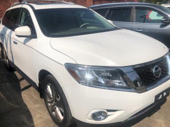  Salvage Nissan Pathfinder