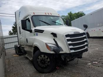  Salvage Freightliner Cascadia 1