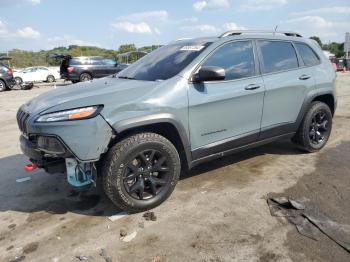  Salvage Jeep Cherokee