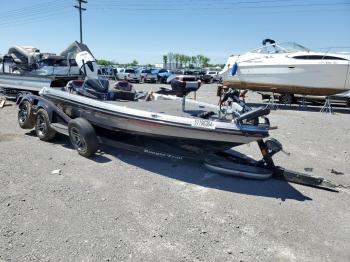  Salvage Land Rover Bass Boat