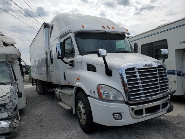  Salvage Freightliner Cascadia 1