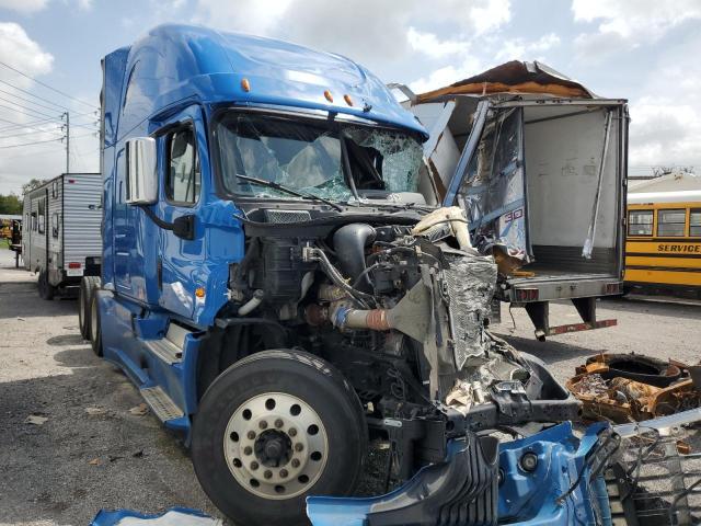  Salvage Freightliner Cascadia 1