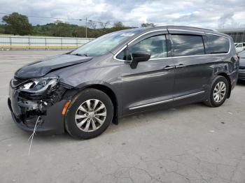  Salvage Chrysler Pacifica