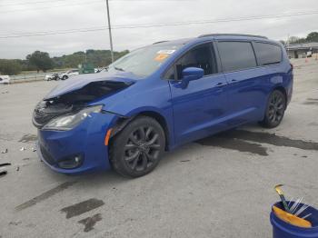  Salvage Chrysler Pacifica