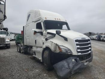  Salvage Freightliner Cascadia 1