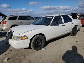  Salvage Ford Crown Vic