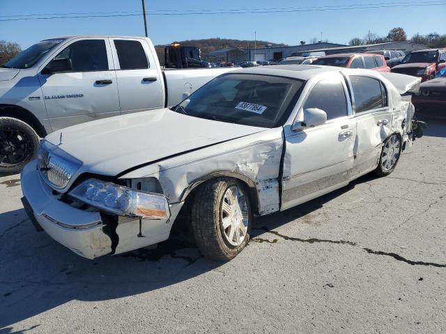  Salvage Lincoln Towncar