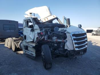  Salvage Freightliner Cascadia 1