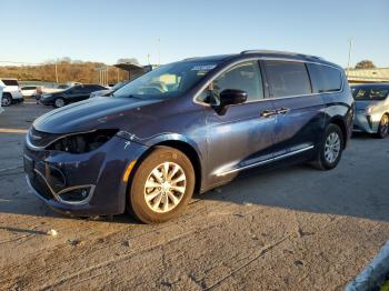  Salvage Chrysler Pacifica