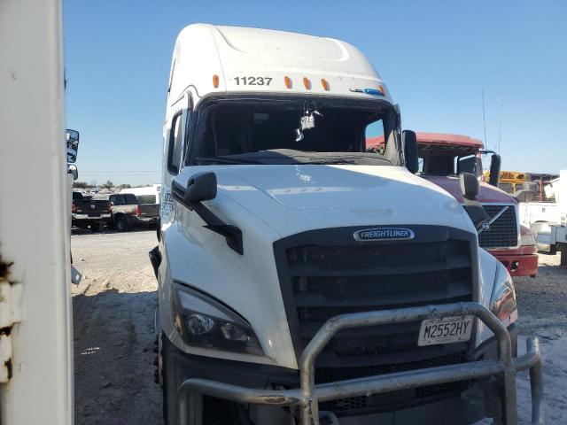  Salvage Freightliner Cascadia 1