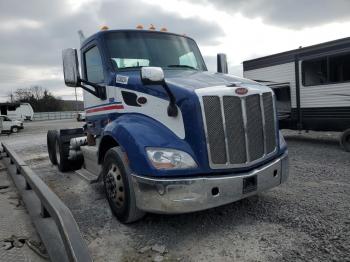  Salvage Peterbilt 579