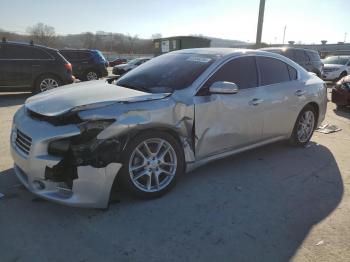  Salvage Nissan Maxima