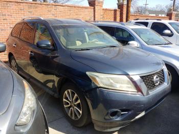  Salvage Nissan Pathfinder