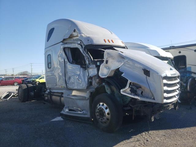  Salvage Freightliner Cascadia 1