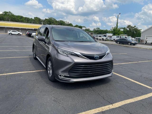  Salvage Toyota Sienna