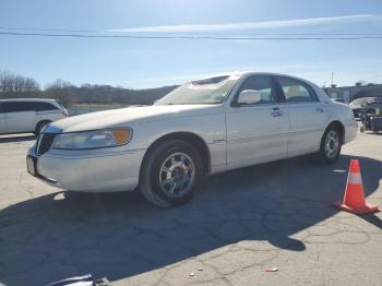  Salvage Lincoln Towncar