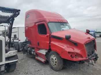  Salvage Freightliner Cascadia 1