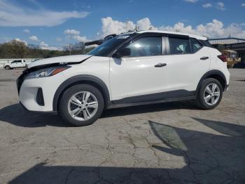  Salvage Nissan Kicks