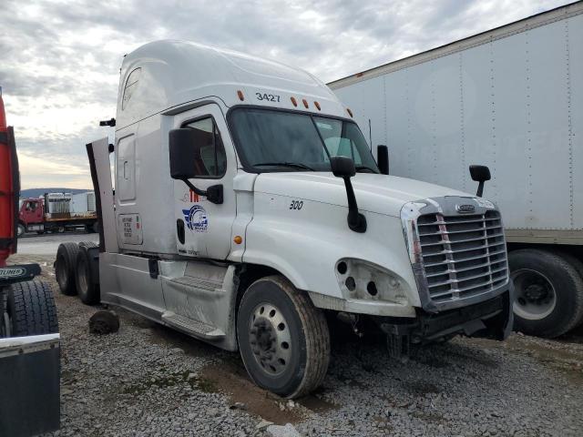  Salvage Freightliner Cascadia 1