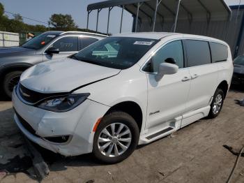 Salvage Chrysler Pacifica