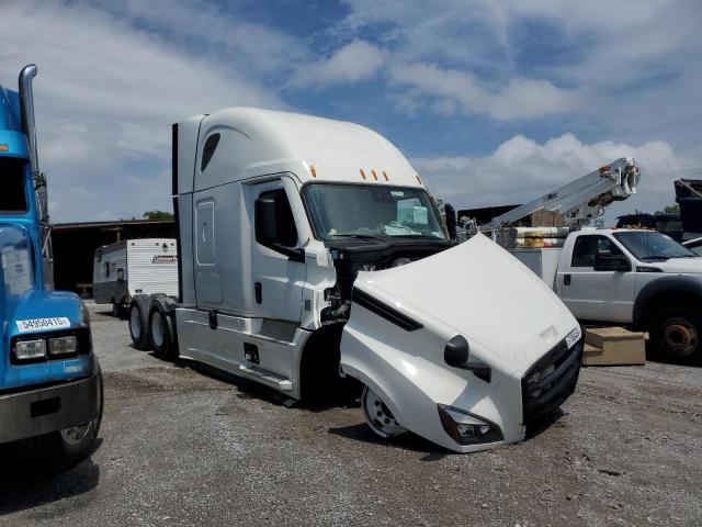  Salvage Freightliner Cascadia 1