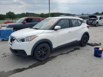  Salvage Nissan Kicks