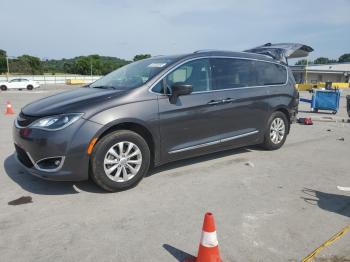  Salvage Chrysler Pacifica