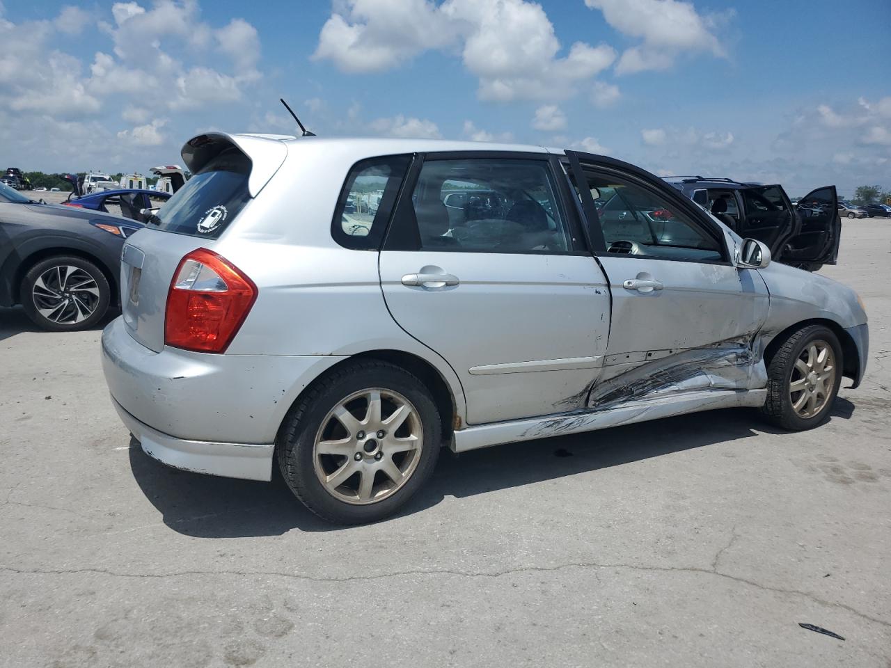 Kia Spectra Image 11