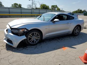  Salvage Ford Mustang