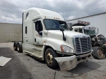  Salvage Freightliner Cascadia 1