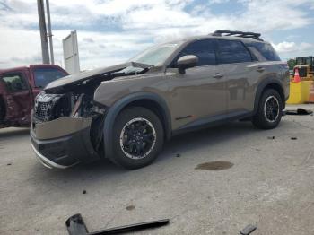  Salvage Nissan Pathfinder