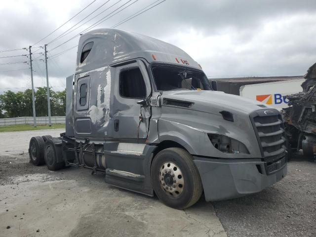  Salvage Freightliner Cascadia 1