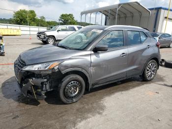  Salvage Nissan Kicks