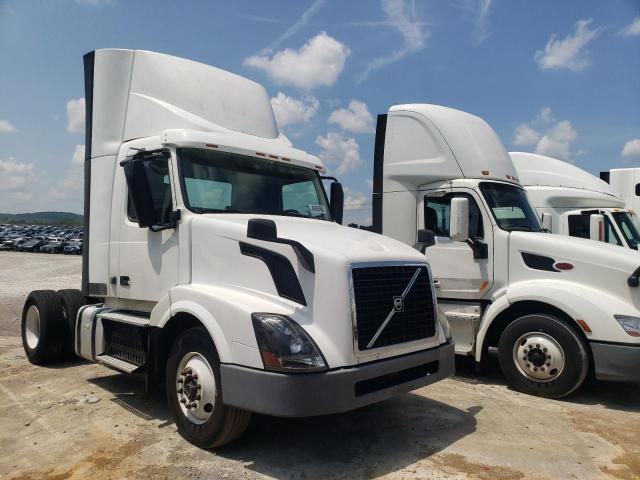  Salvage Volvo Vnl