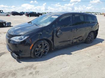  Salvage Chrysler Pacifica