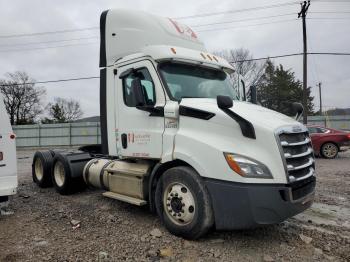  Salvage Freightliner Cascadia 1