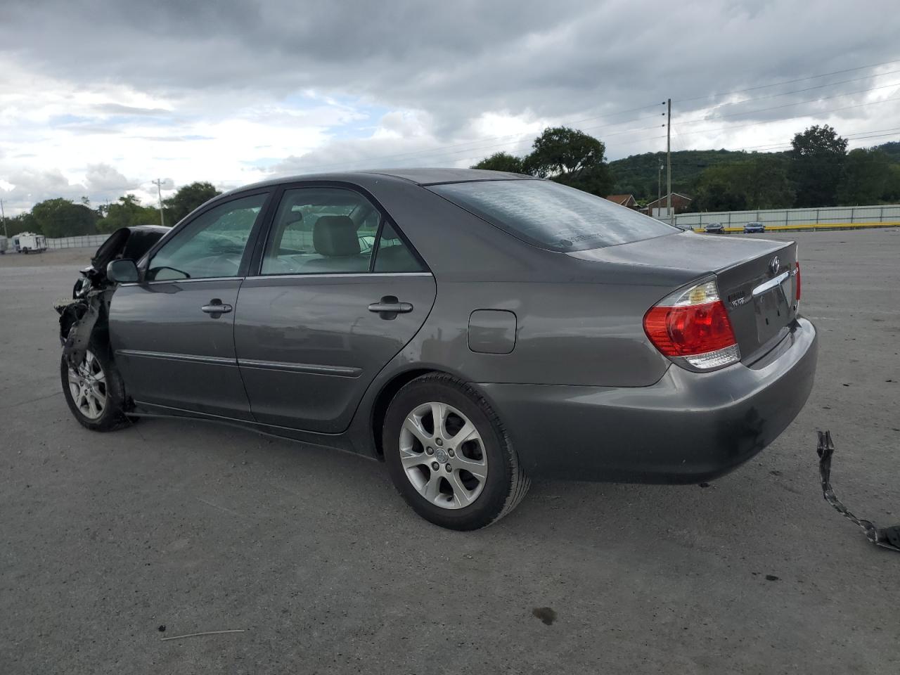 Toyota Camry Le Image 12