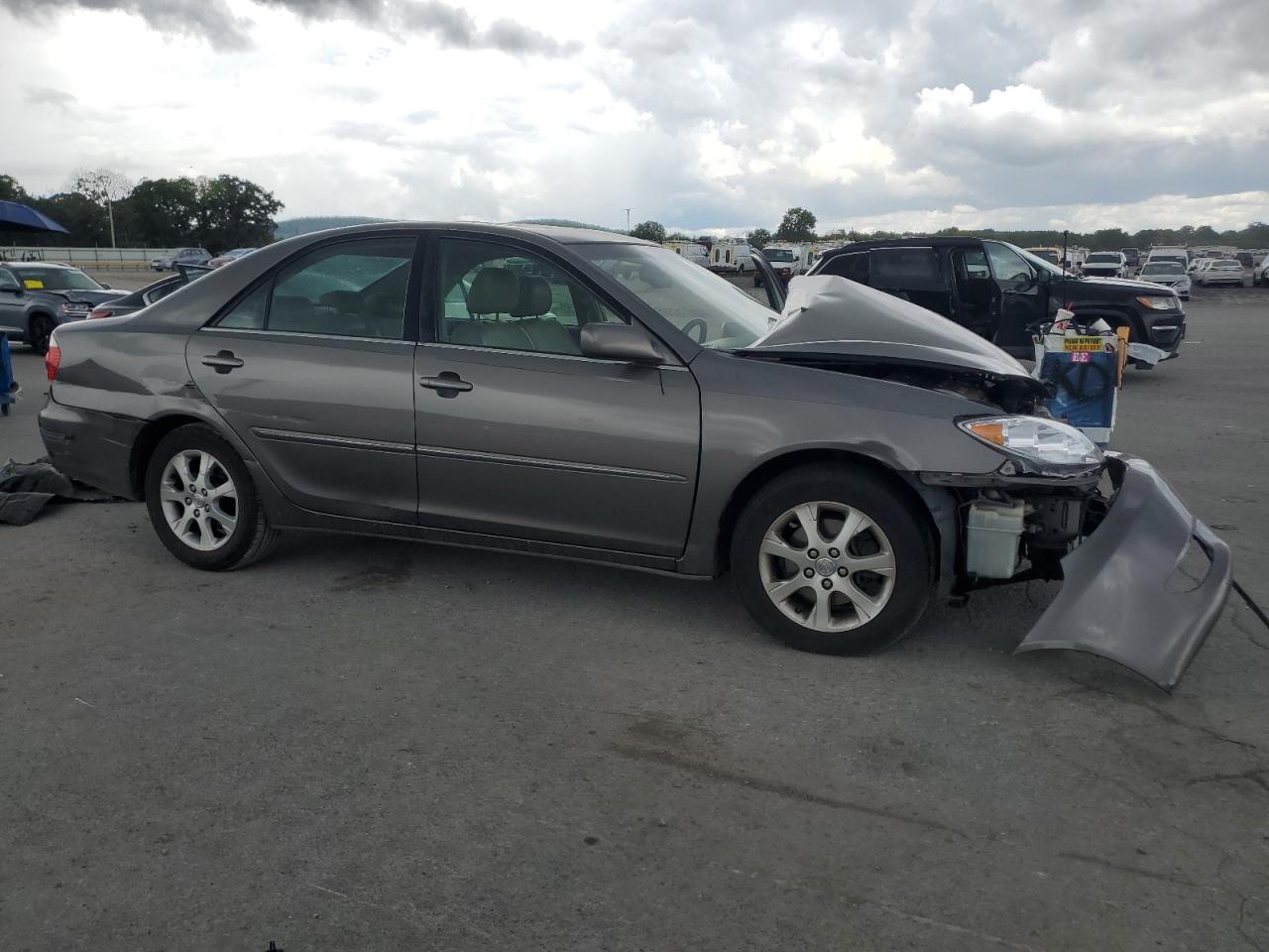 Toyota Camry Le Image 8
