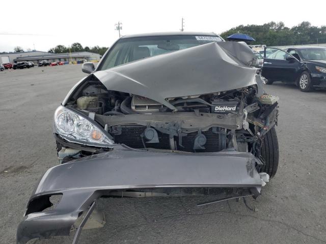 Toyota Camry Le Image 4