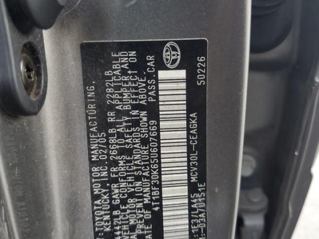 Toyota Camry Le Image 10