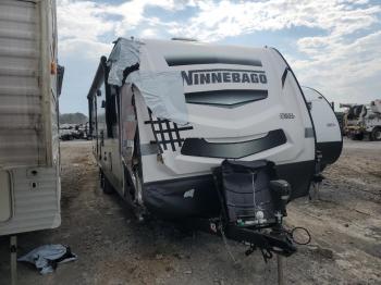  Salvage Winnebago 2801bhs