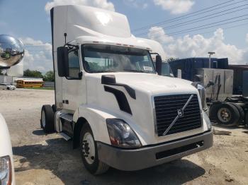 Salvage Volvo Vnl