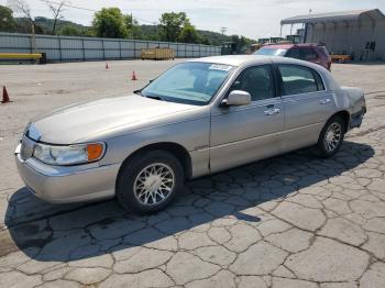  Salvage Lincoln Towncar