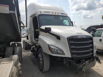  Salvage Freightliner Cascadia 1