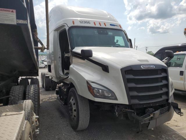  Salvage Freightliner Cascadia 1