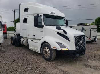  Salvage Volvo Vnl