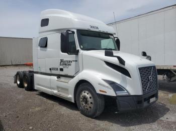  Salvage Volvo Vnl
