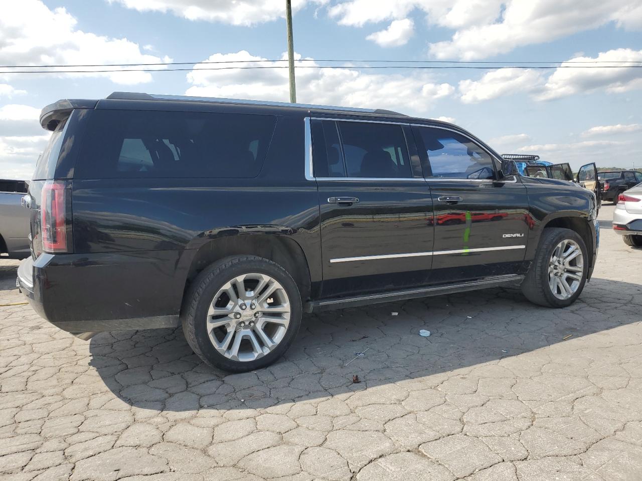 GMC Yukon Denali Image 2